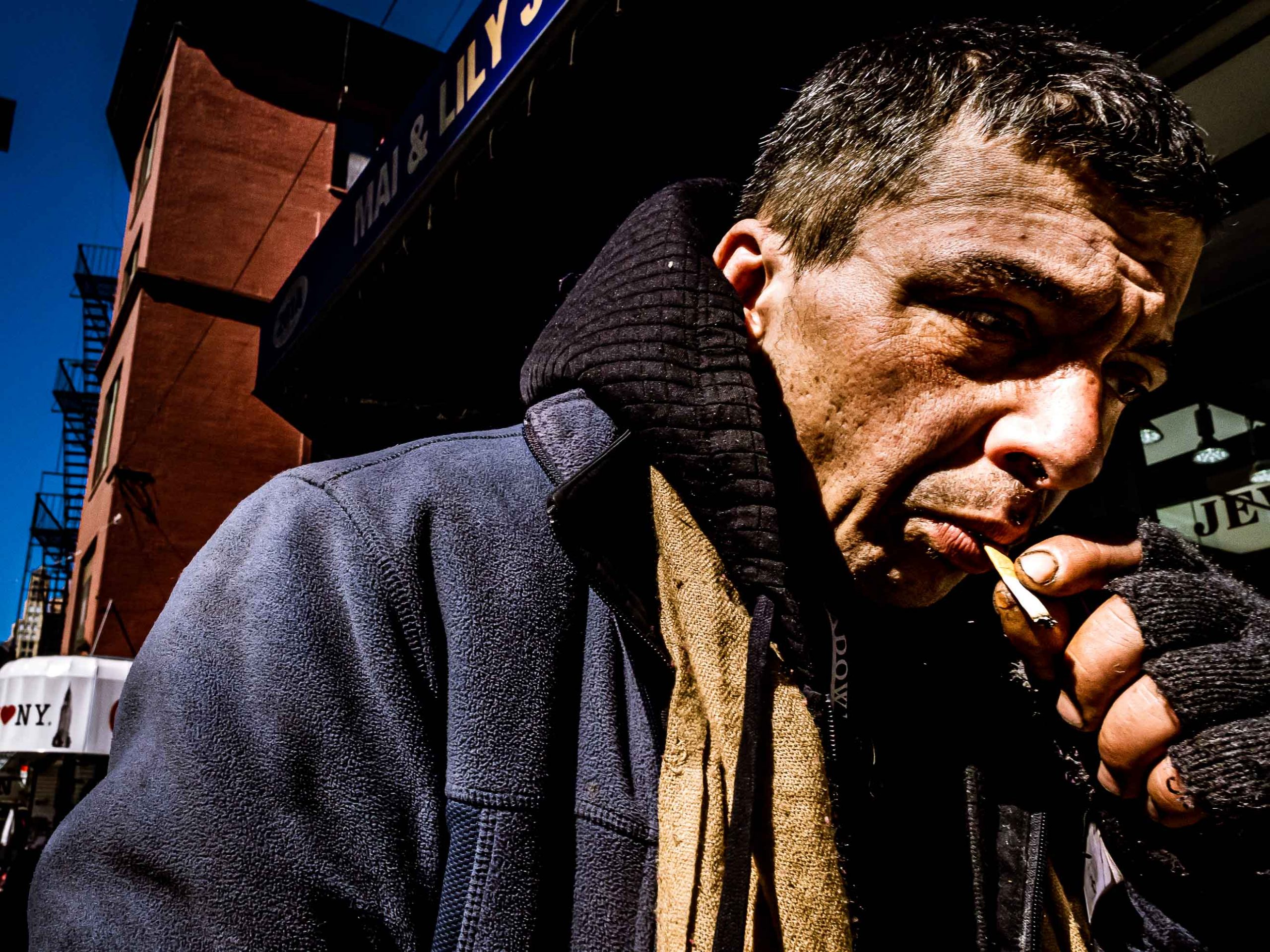 Rauchender Mann in New York Citiy