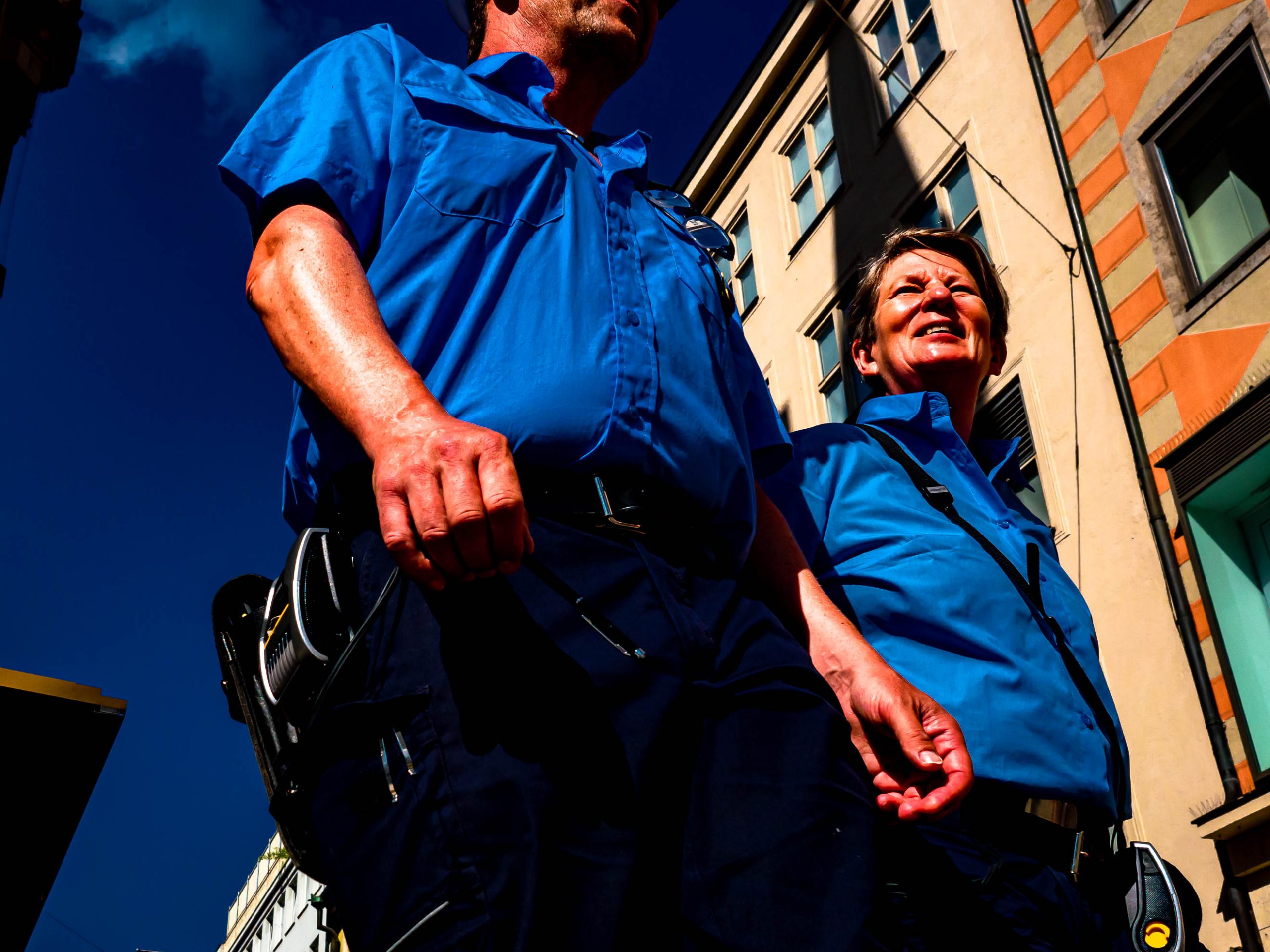 Zwei Polizisten am Marienplatz in München